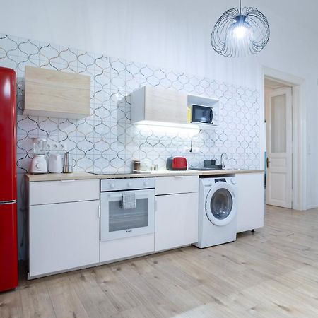 4-Bedroom Comfort Apartment In The Citycenter F38 Будапешт Экстерьер фото